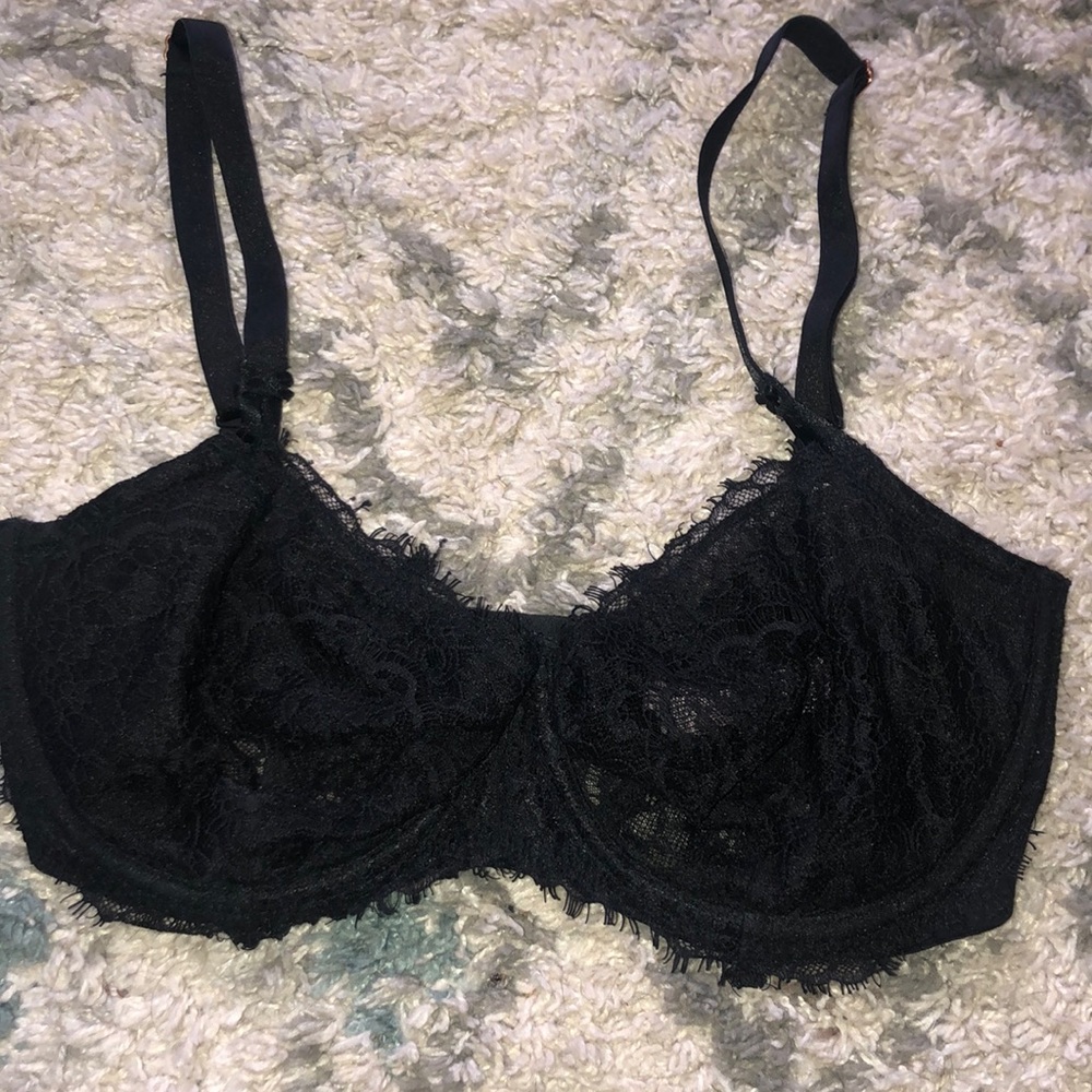 VS Unlined Push-Up Lace Bra